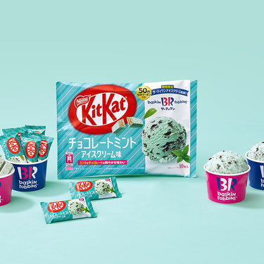 Line up of Japanese KitKats as a collaboration with baskin robbins, for the chocolate mint ice cream flavor